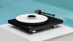 Pro-Ject Debut PRO Turntable 25 Pro-Ject Debut PRO Turntable -Electronic Audio Store Debut PRO lifestyle gallery 11