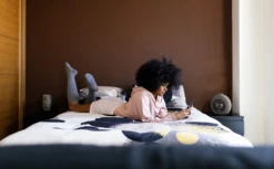 JBL Horizon 2 FM Bluetooth Clock Radio Speaker With FM -Electronic Audio Store jbl horizon 2 Lifestyle feature02 904x560px