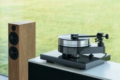 Pro-Ject RPM 10 Carbon High-end Turntable With 10“ Evo Tonearm -Electronic Audio Store rpm 10 carbon 2