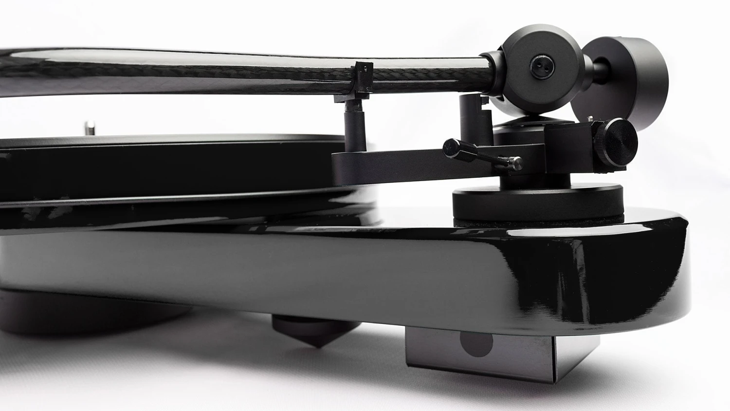 Pro-Ject RPM 3 Carbon Manual Turntable With Curved Tonearm & Sumiko Moonstone Cartridge 7 Pro-Ject RPM 3 Carbon Manual Turntable With Curved Tonearm & Sumiko Moonstone Cartridge - Image 5