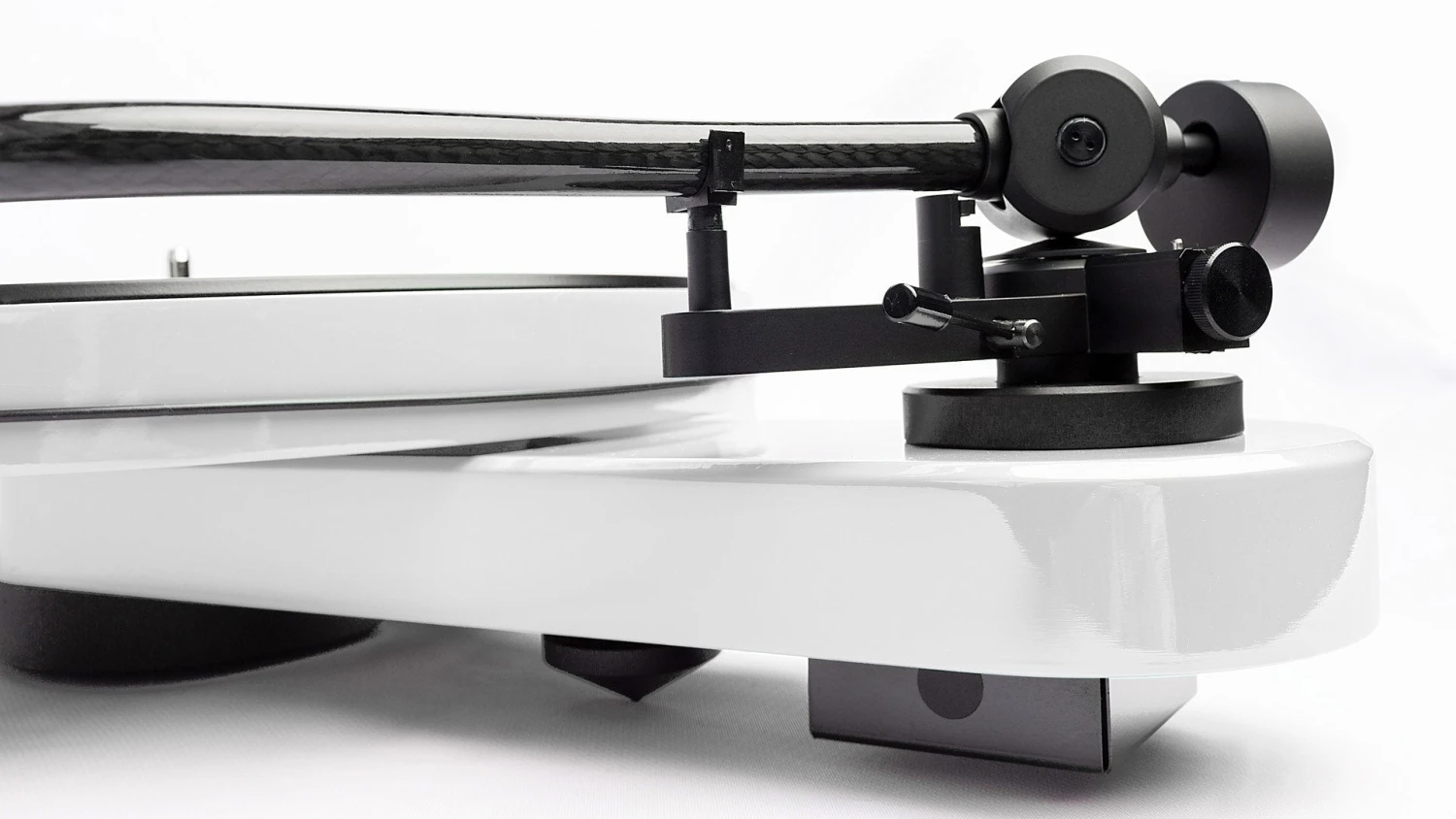 Pro-Ject RPM 3 Carbon Manual Turntable With Curved Tonearm & Sumiko Moonstone Cartridge 10 Pro-Ject RPM 3 Carbon Manual Turntable With Curved Tonearm & Sumiko Moonstone Cartridge - Image 8