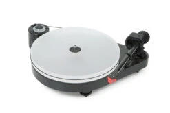 Pro-Ject RPM 5 Carbon Turntable With Sumiko Amethyst Cartridge -Electronic Audio Store rpm 5 carbon 1