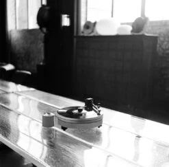 Pro-Ject RPM 5 Carbon Turntable With Sumiko Amethyst Cartridge -Electronic Audio Store rpm 5 carbon 5